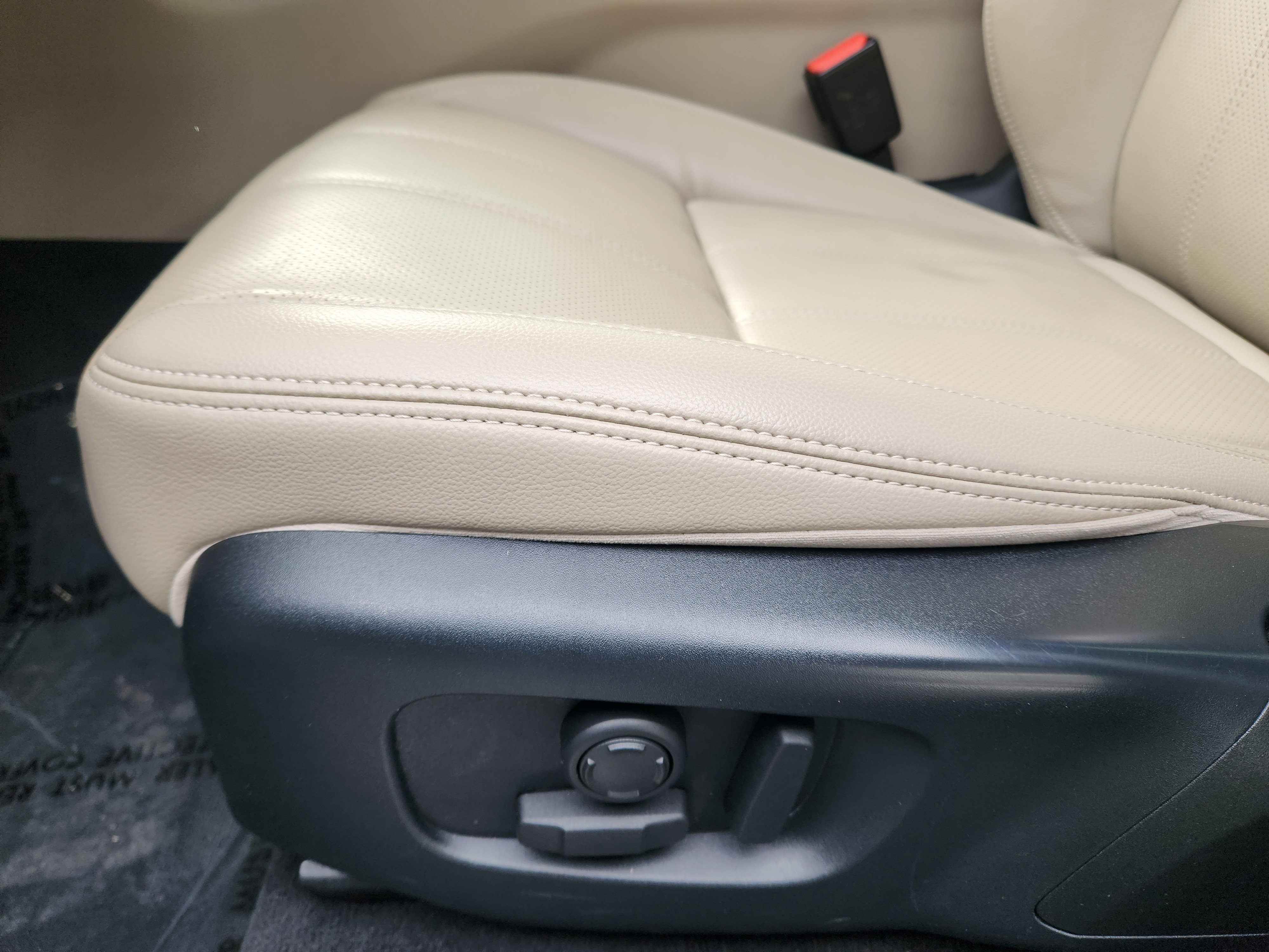 Used 2020 Land Rover Range Rover Velar S image 12