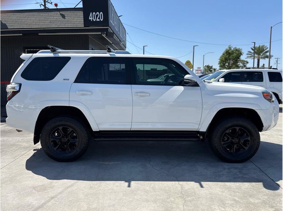 Used 2017 Toyota 4Runner SR5 Premium AWD/4WD image 8