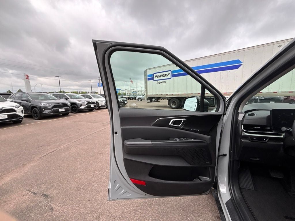 Used 2026 Kia Carnival SX Prestige FWD image 11