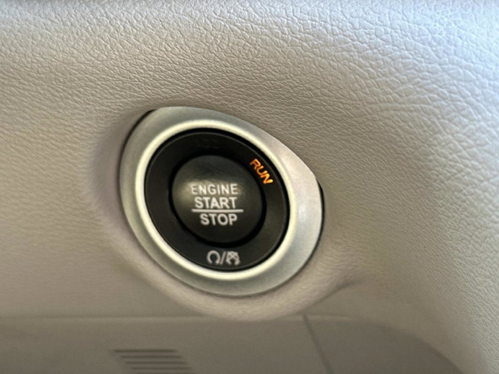 Used 2018 Chrysler Pacifica Touring-L Plus FWD image 27
