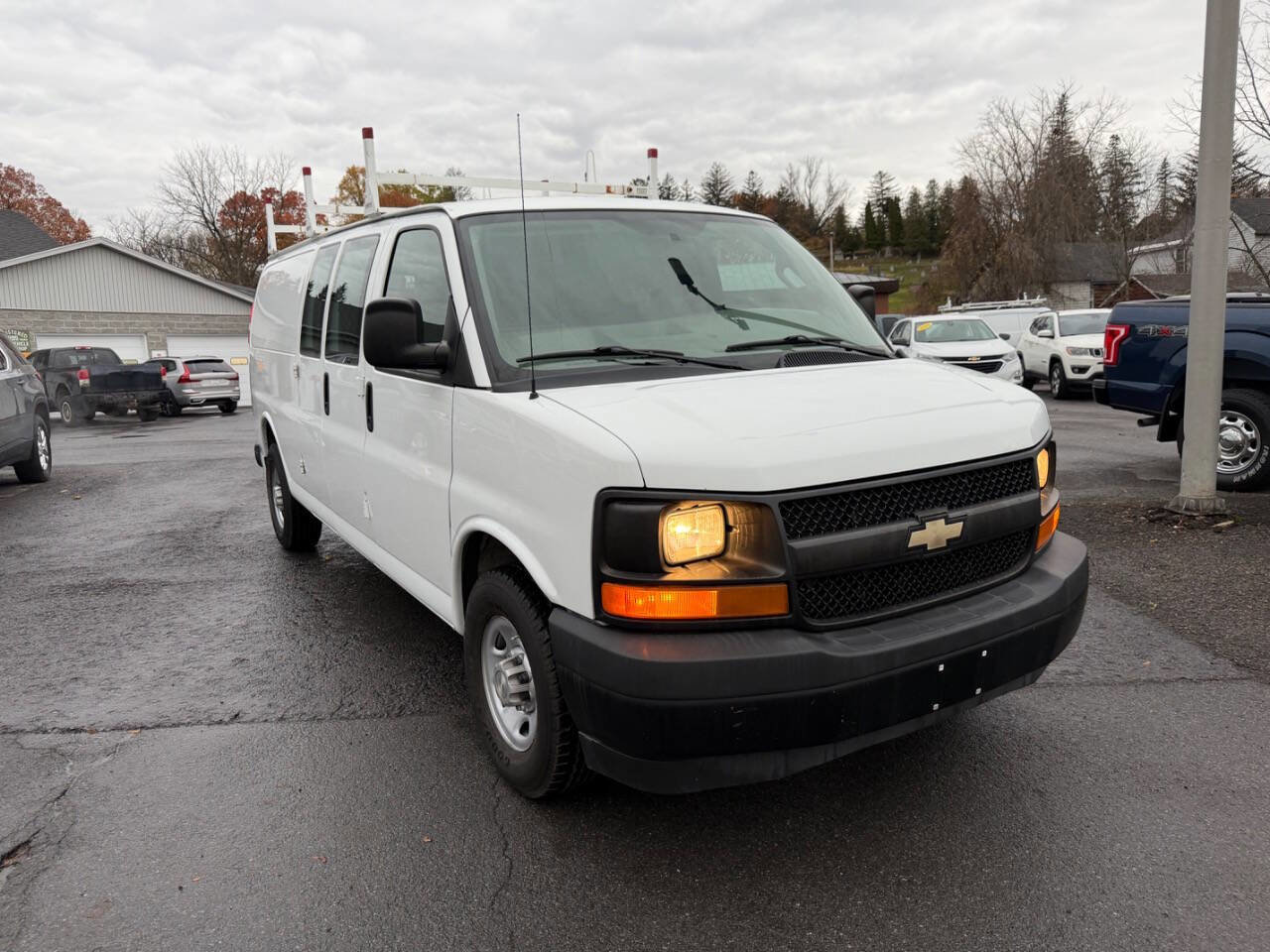 Used 2017 Chevrolet Express 2500 Extended image 7