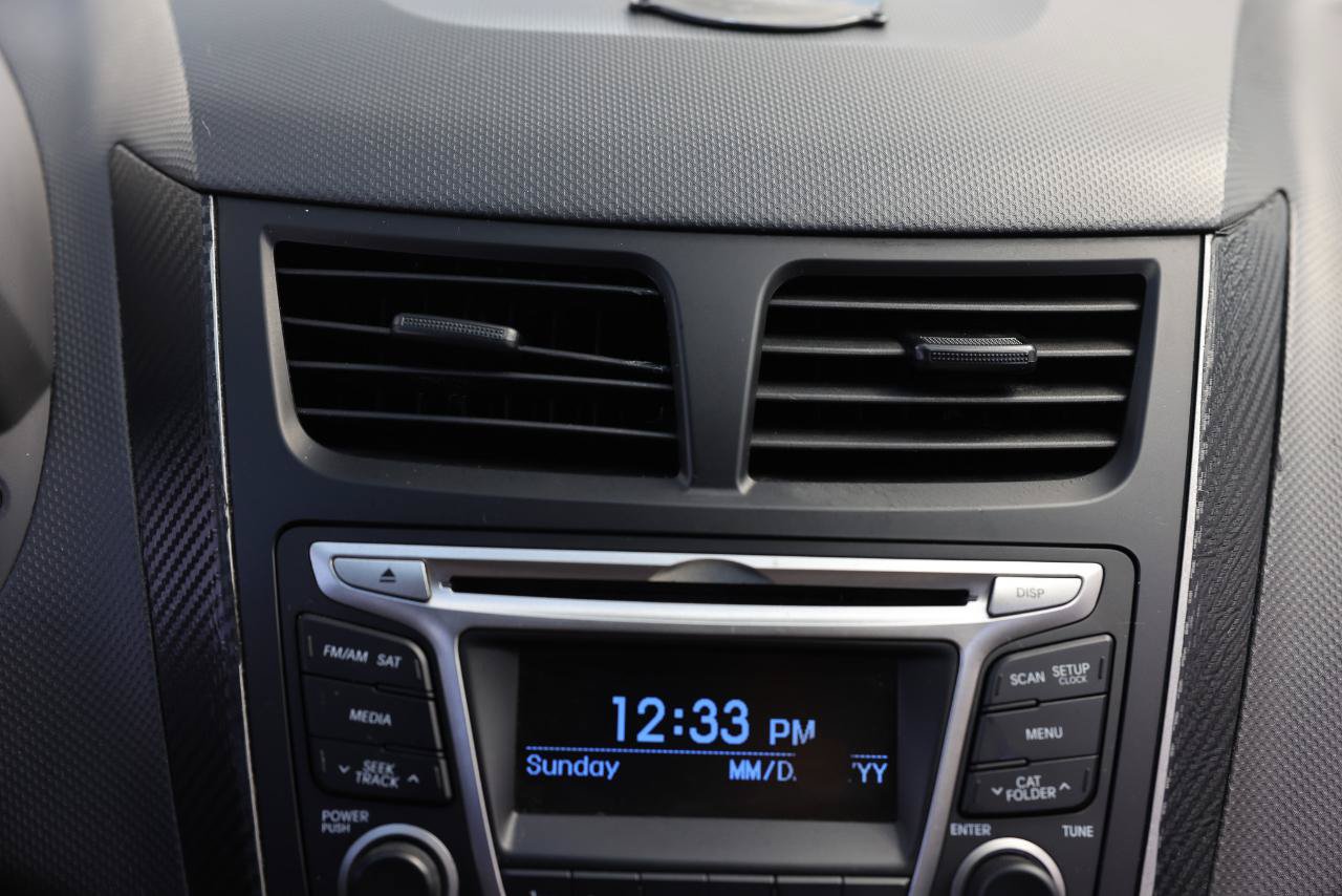 Used 2017 Hyundai Accent SE FWD image 32