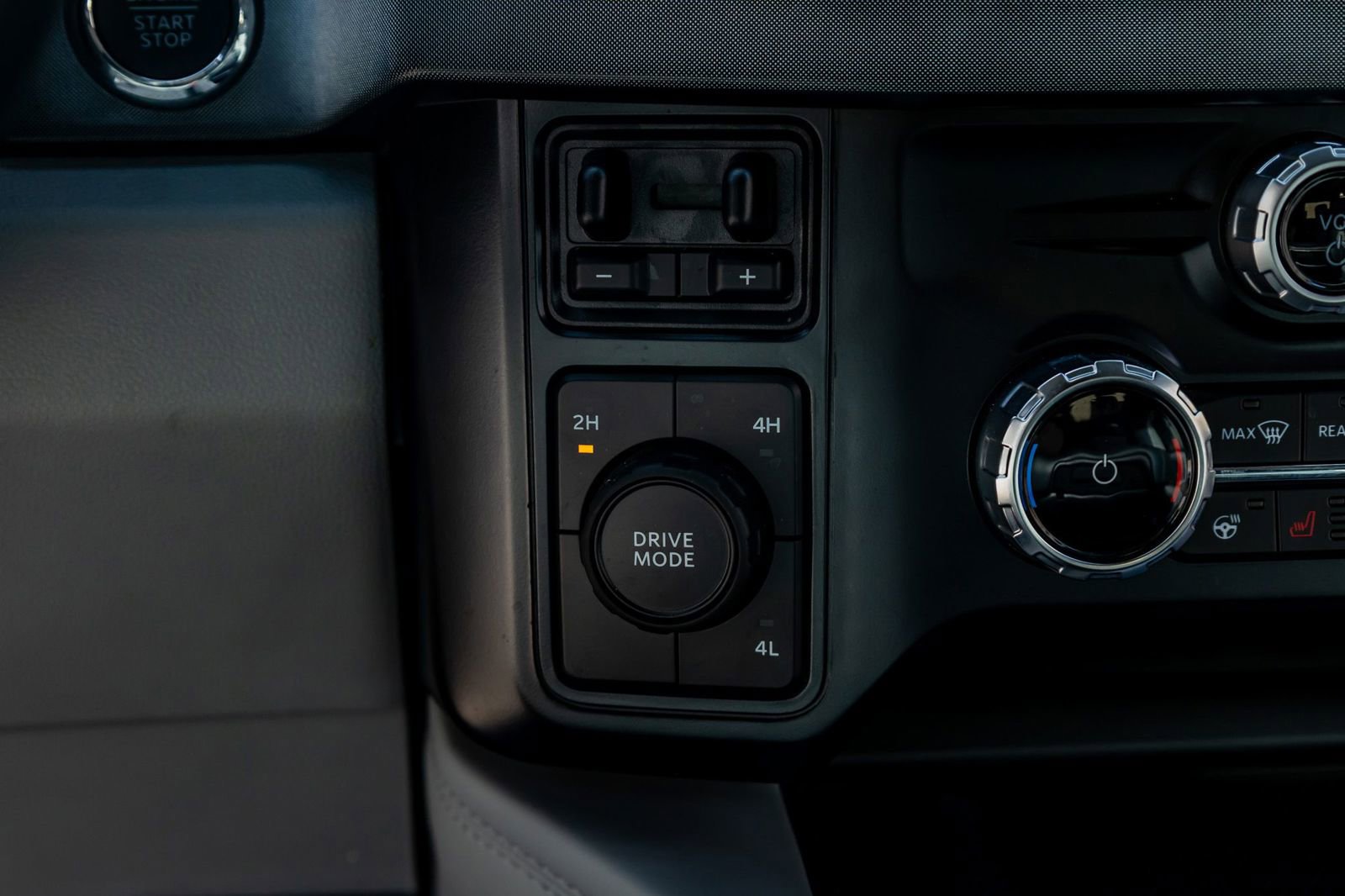 Used 2023 Ford F350 Limited w/ FX4 Off-Road Package image 23