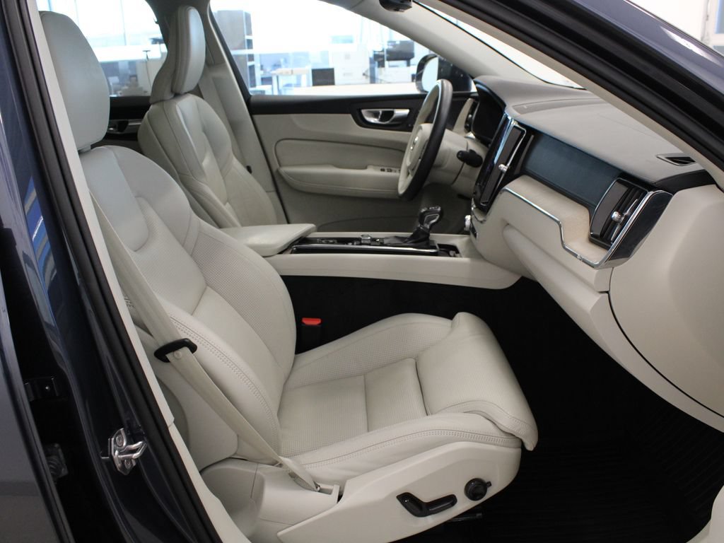 Used 2021 Volvo XC60 T5 Inscription w/ Protection Package Premier FWD image 16