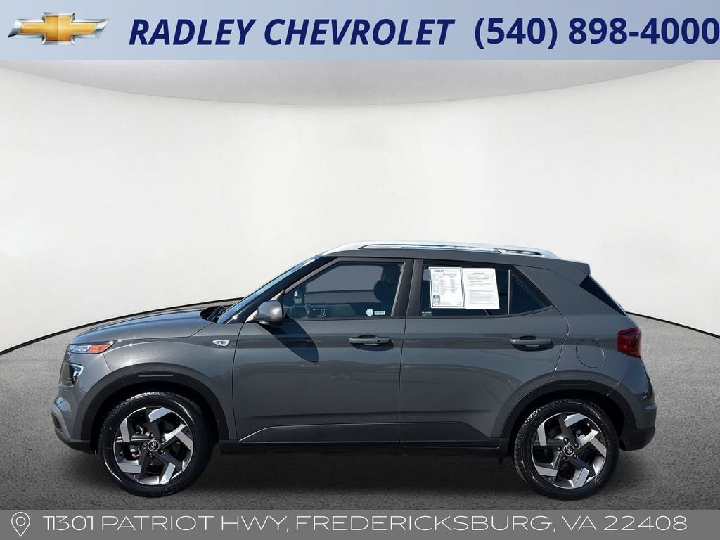 Used 2025 Hyundai Venue SEL FWD image 16