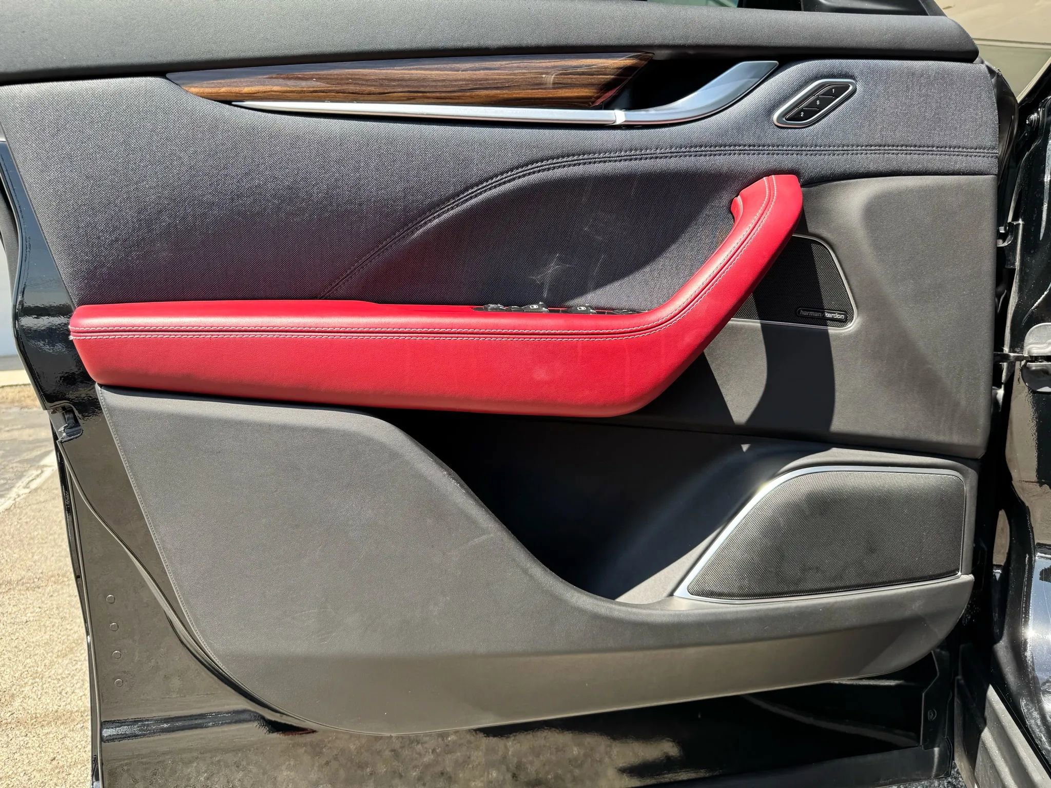 Used 2017 Maserati Levante w/ Luxury Package image 25