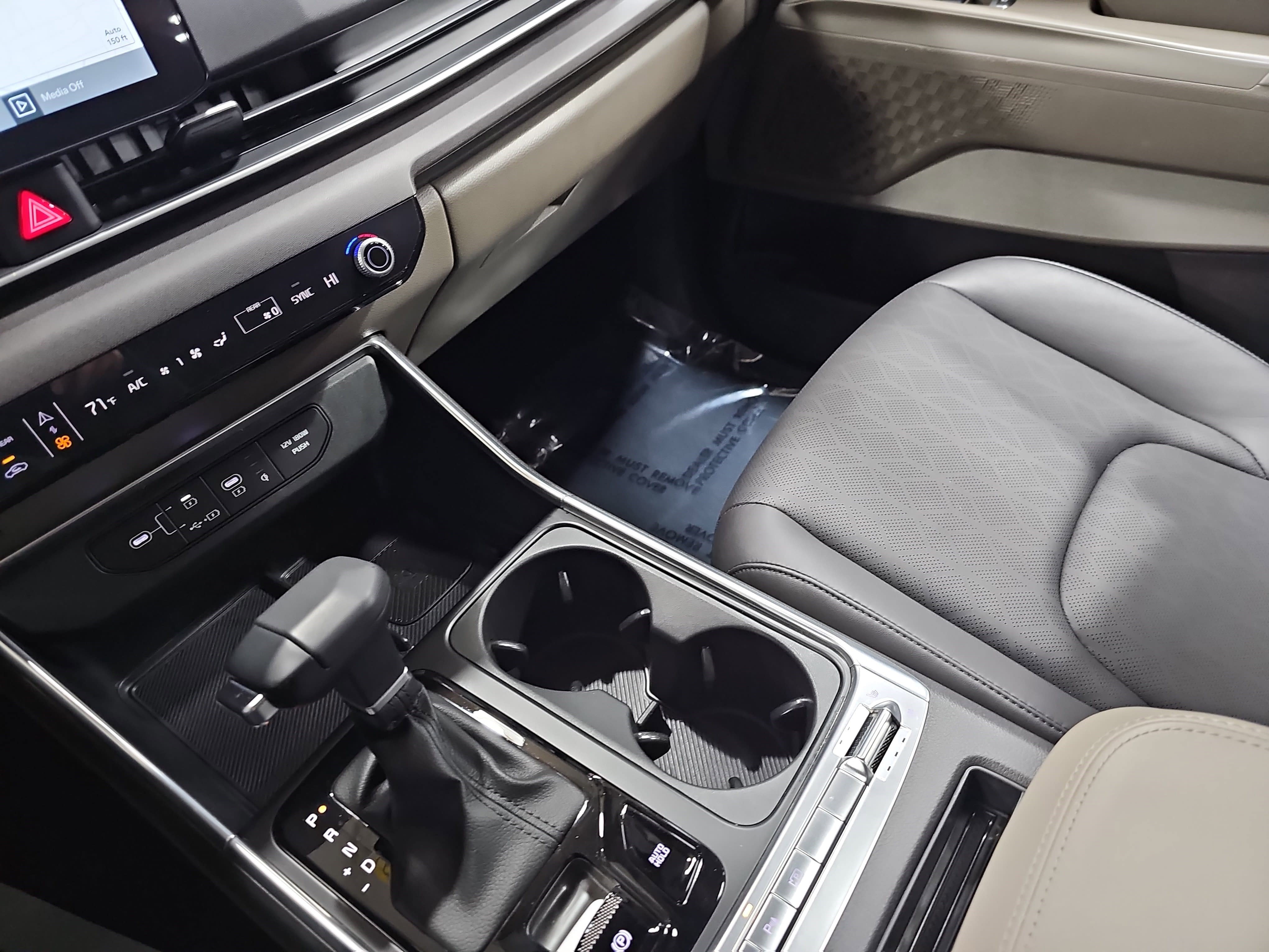 Used 2025 Kia Carnival SX image 27