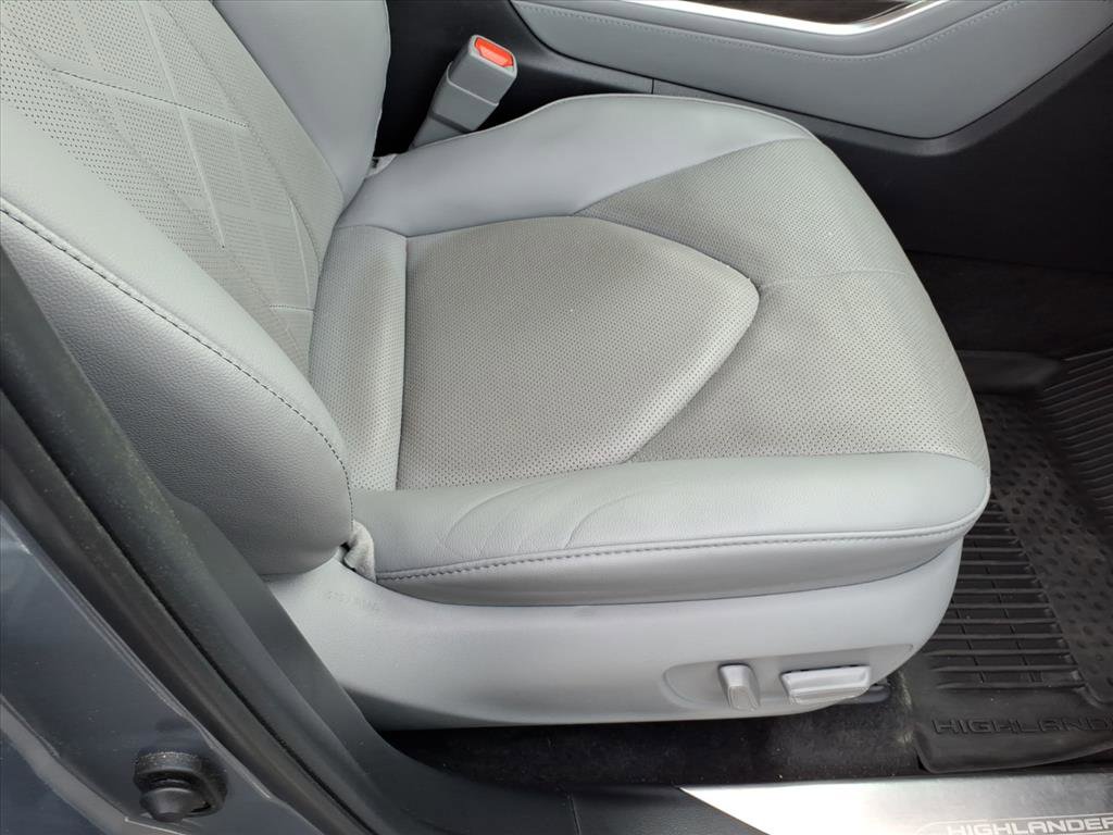 Used 2024 Toyota Highlander Platinum AWD/4WD image 18