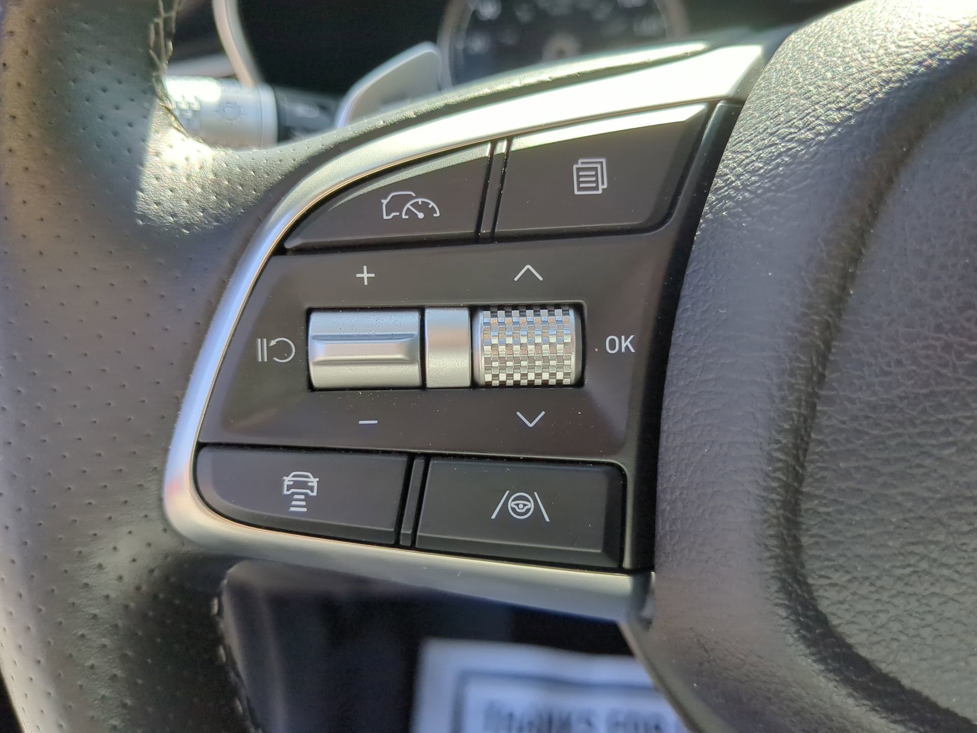 Used 2025 Genesis G70 2.5T image 56