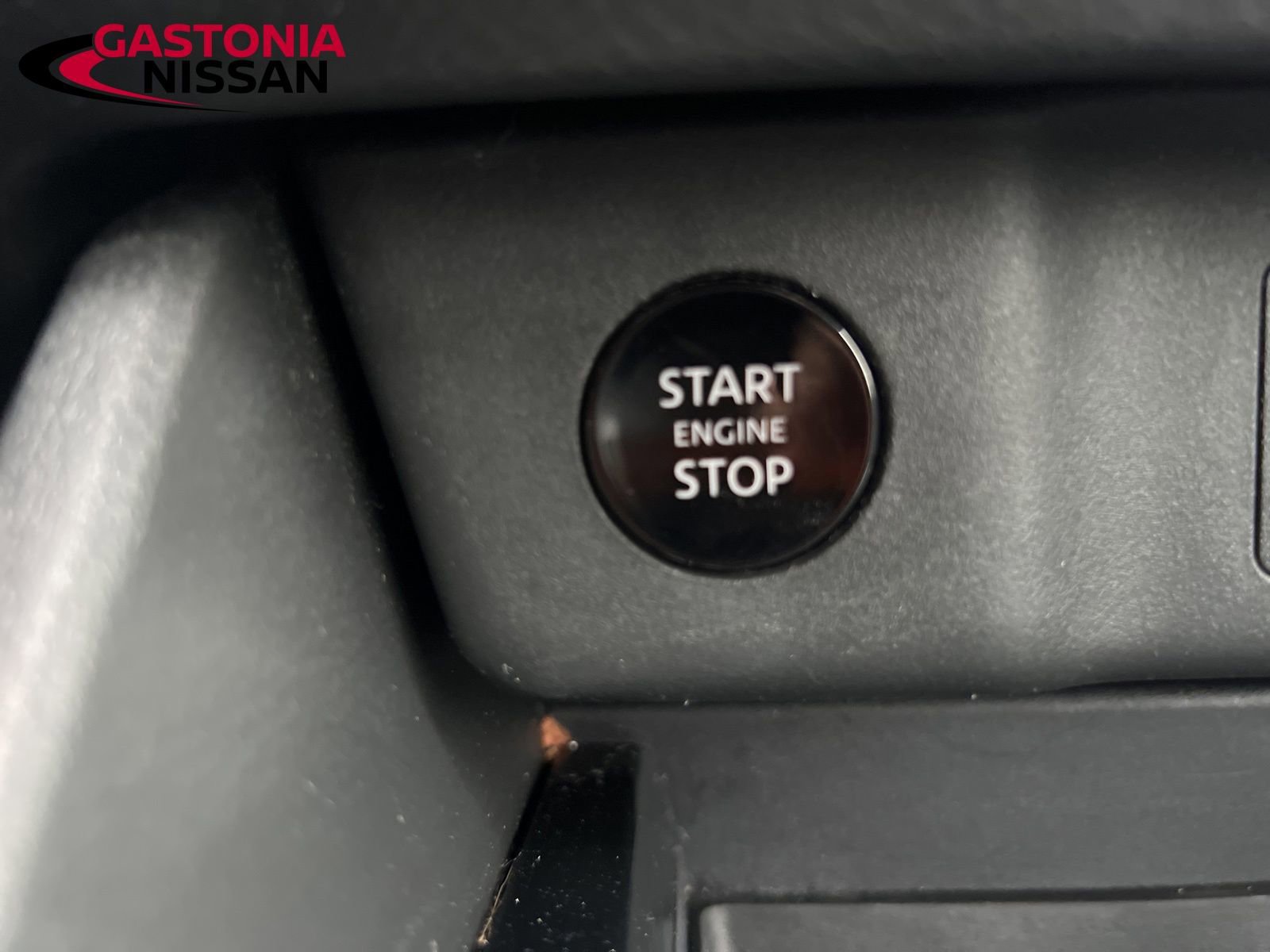 Used 2024 Nissan Rogue S image 43