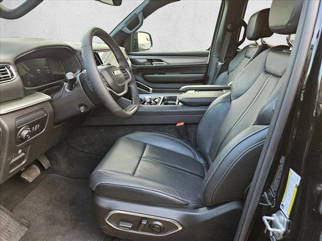 Used 2025 Jeep Wagoneer L Series II w/ Premium Group I AWD/4WD image 15