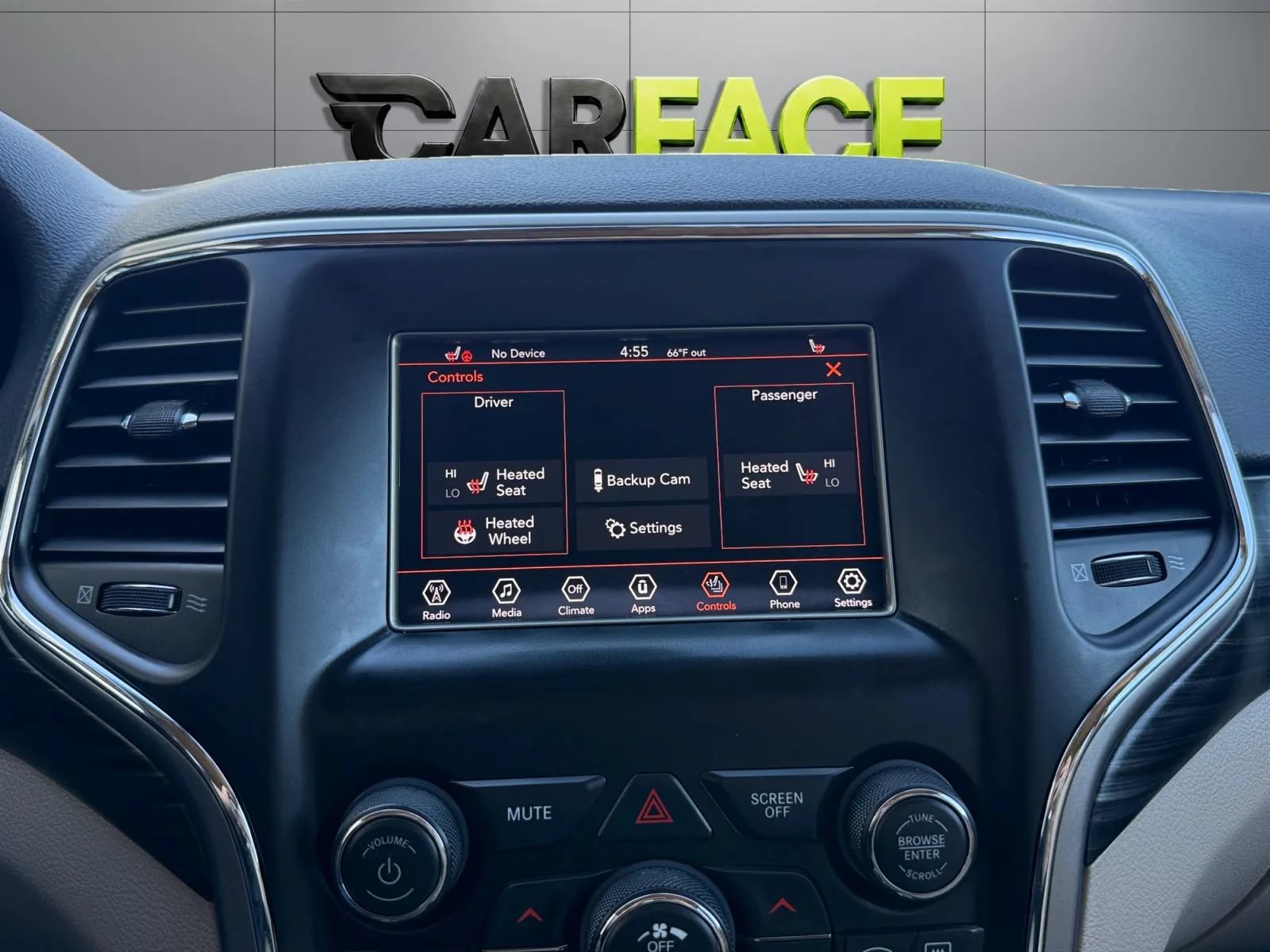 Used 2019 Jeep Grand Cherokee Laredo AWD/4WD image 32