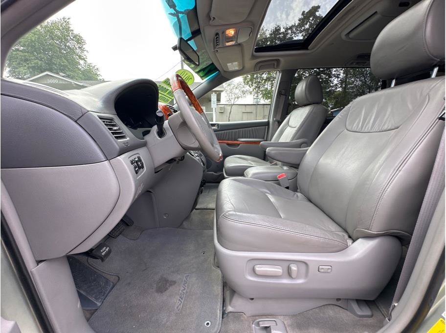 Used 2010 Toyota Sienna XLE Limited w/ XLE Limited Pkg 2 AWD/4WD image 13