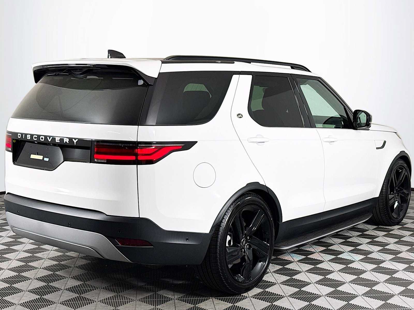 New 2025 Land Rover Discovery S AWD/4WD image 5