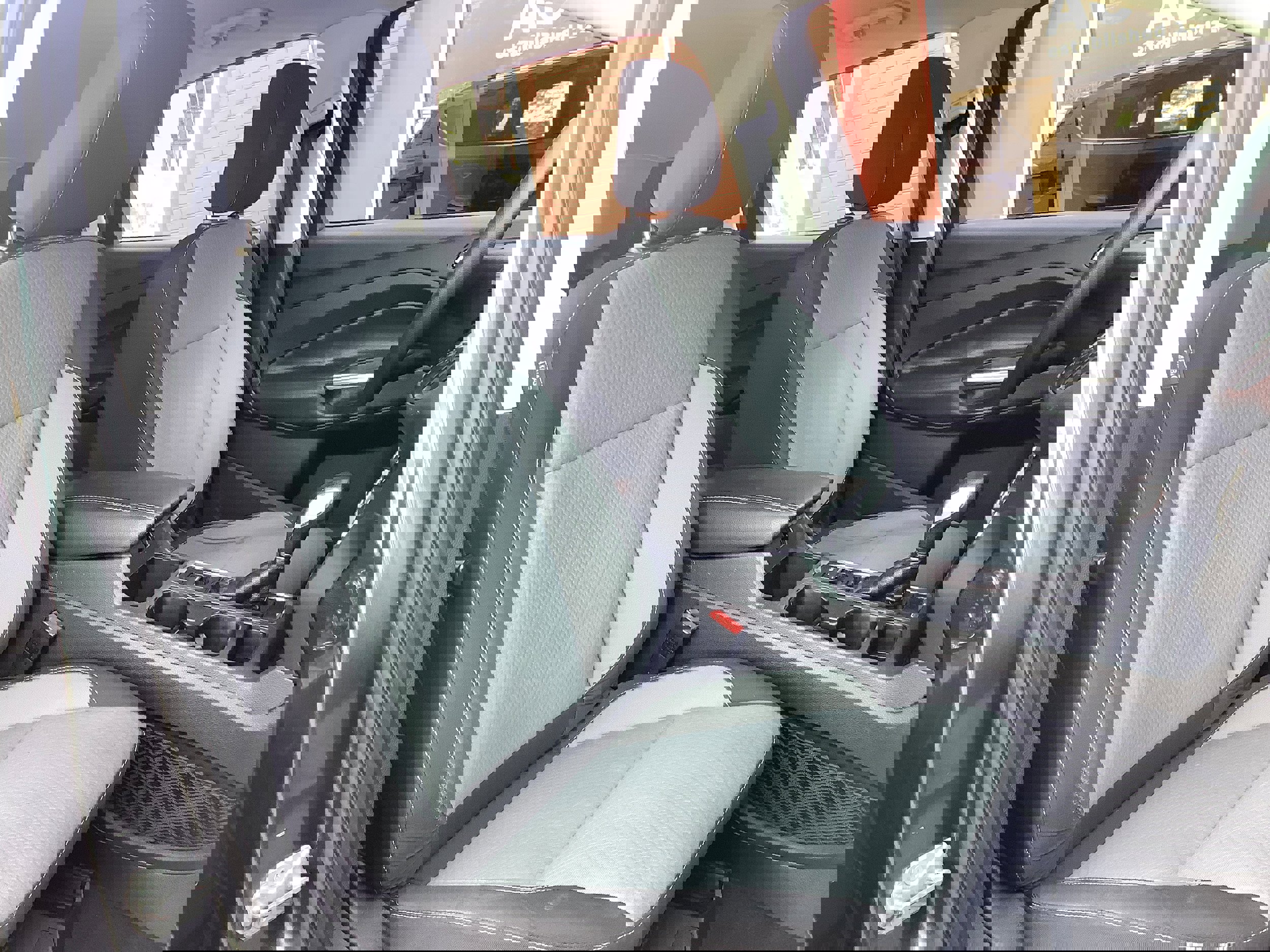 Used 2018 Ford Escape SE w/ SE Sync 3 Package image 16