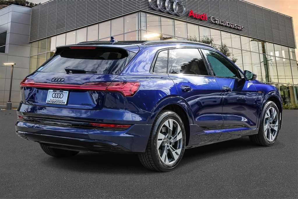 Used 2022 Audi e-tron Premium w/ Convenience Plus Package image 4