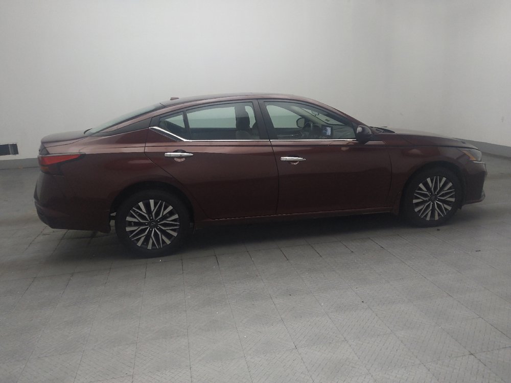 Used 2023 Nissan Altima 2.5 SV w/ SV Premium Package AWD/4WD image 10