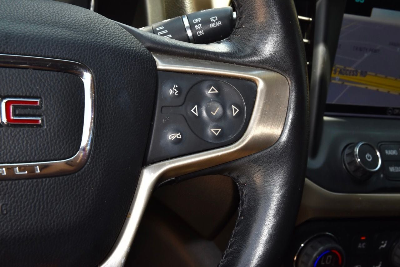 Used 2018 GMC Acadia Denali w/ Technology Package FWD image 25