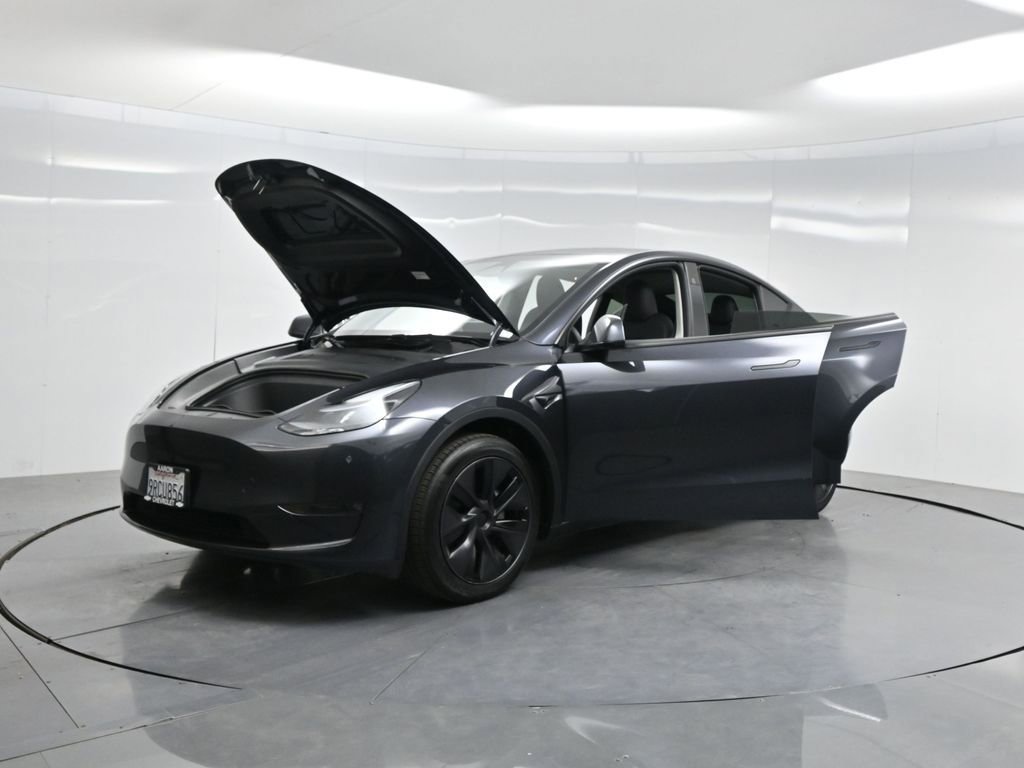 Used 2025 Tesla Model Y Long Range image 44