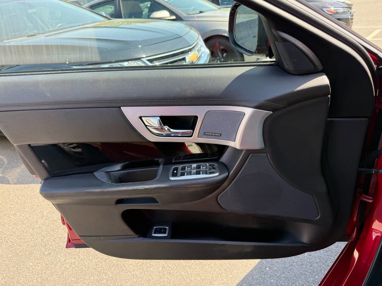 Used 2015 Jaguar XF Sport image 22