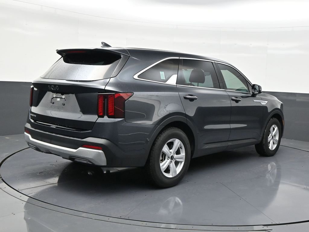 Used 2024 Kia Sorento LX image 5