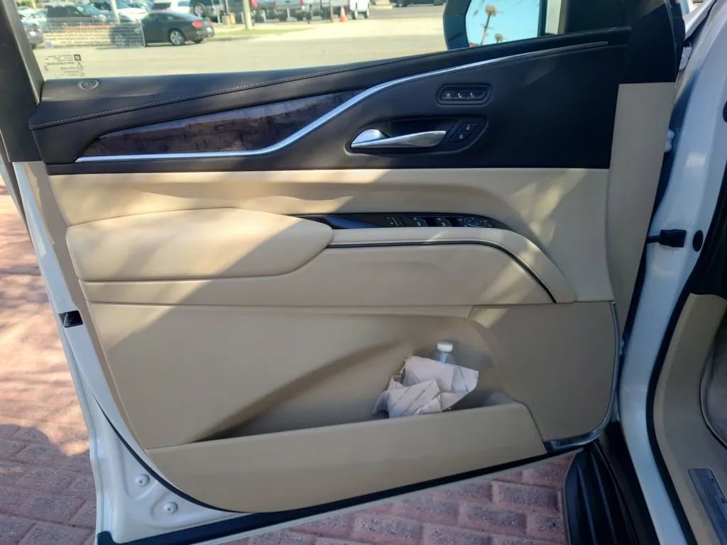 Used 2021 Cadillac Escalade ESV Premium Luxury image 18