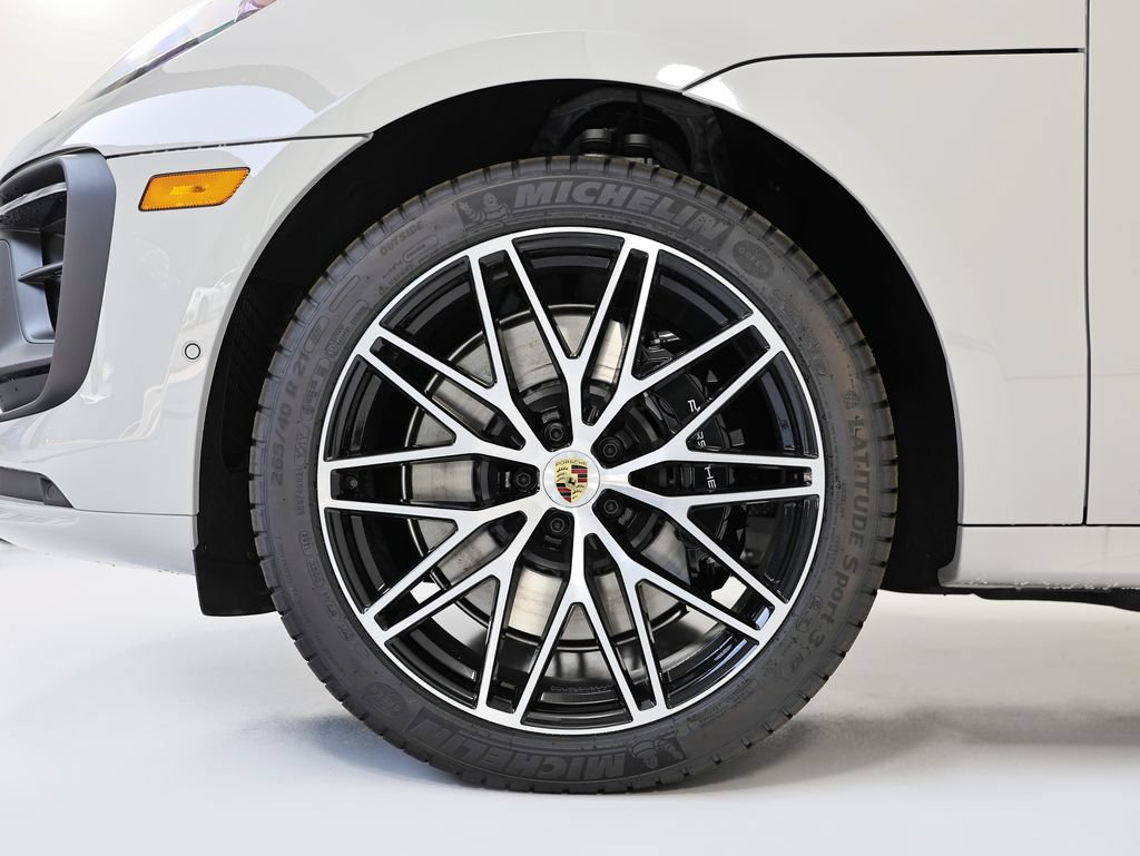 New 2026 Porsche Macan GTS AWD/4WD image 13