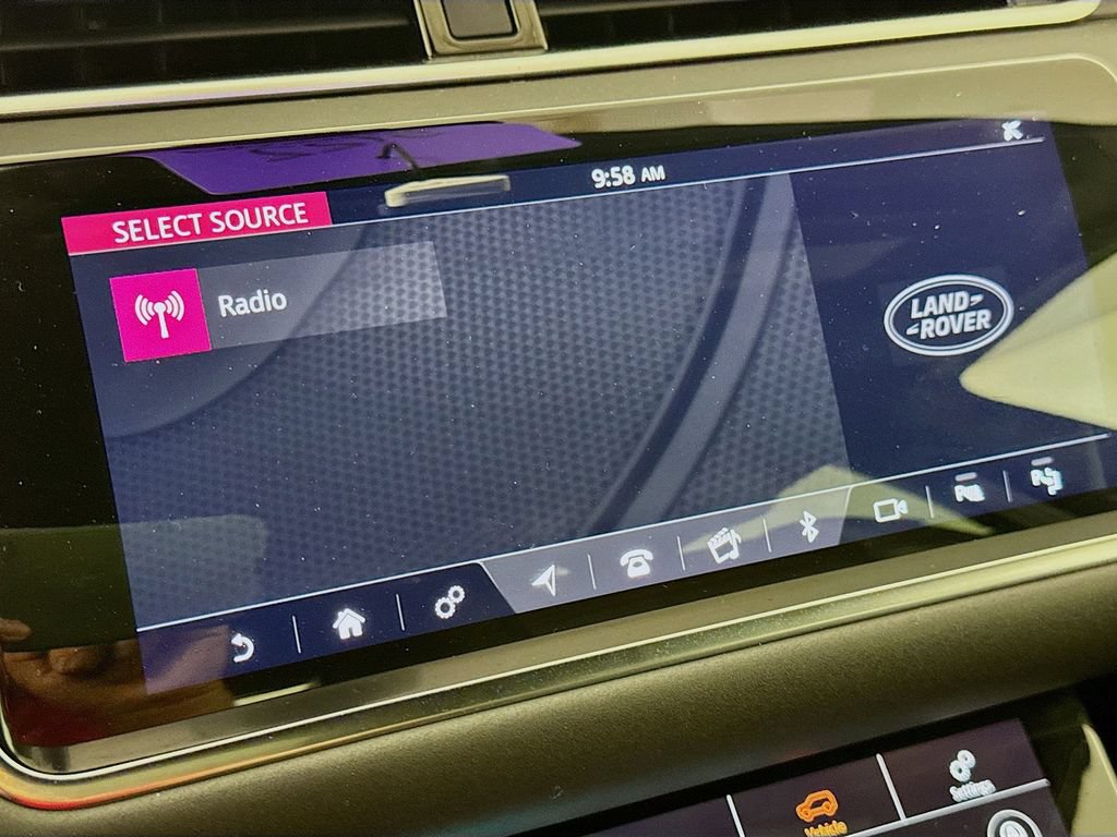Used 2020 Land Rover Range Rover Evoque SE AWD/4WD image 17