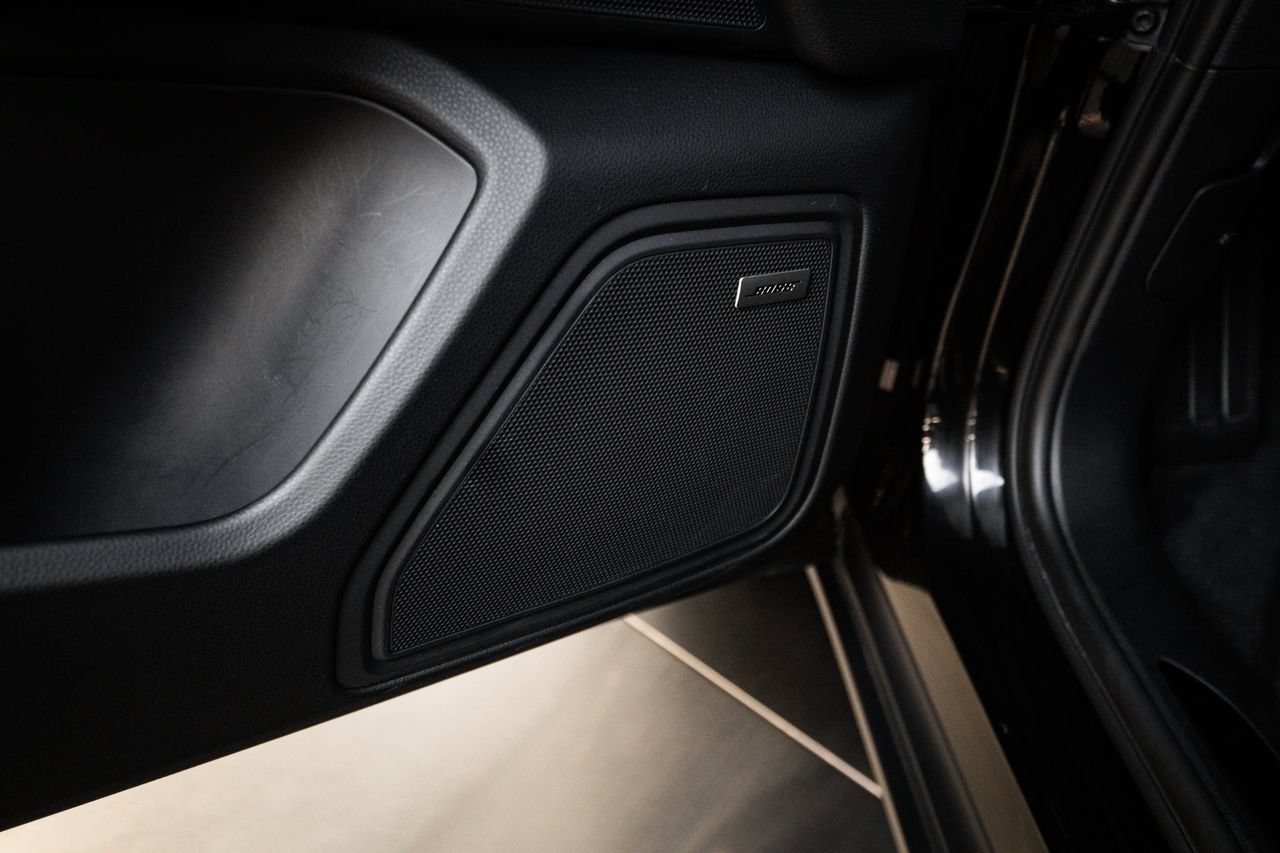 Certified 2023 Porsche Macan Turbo AWD/4WD image 21