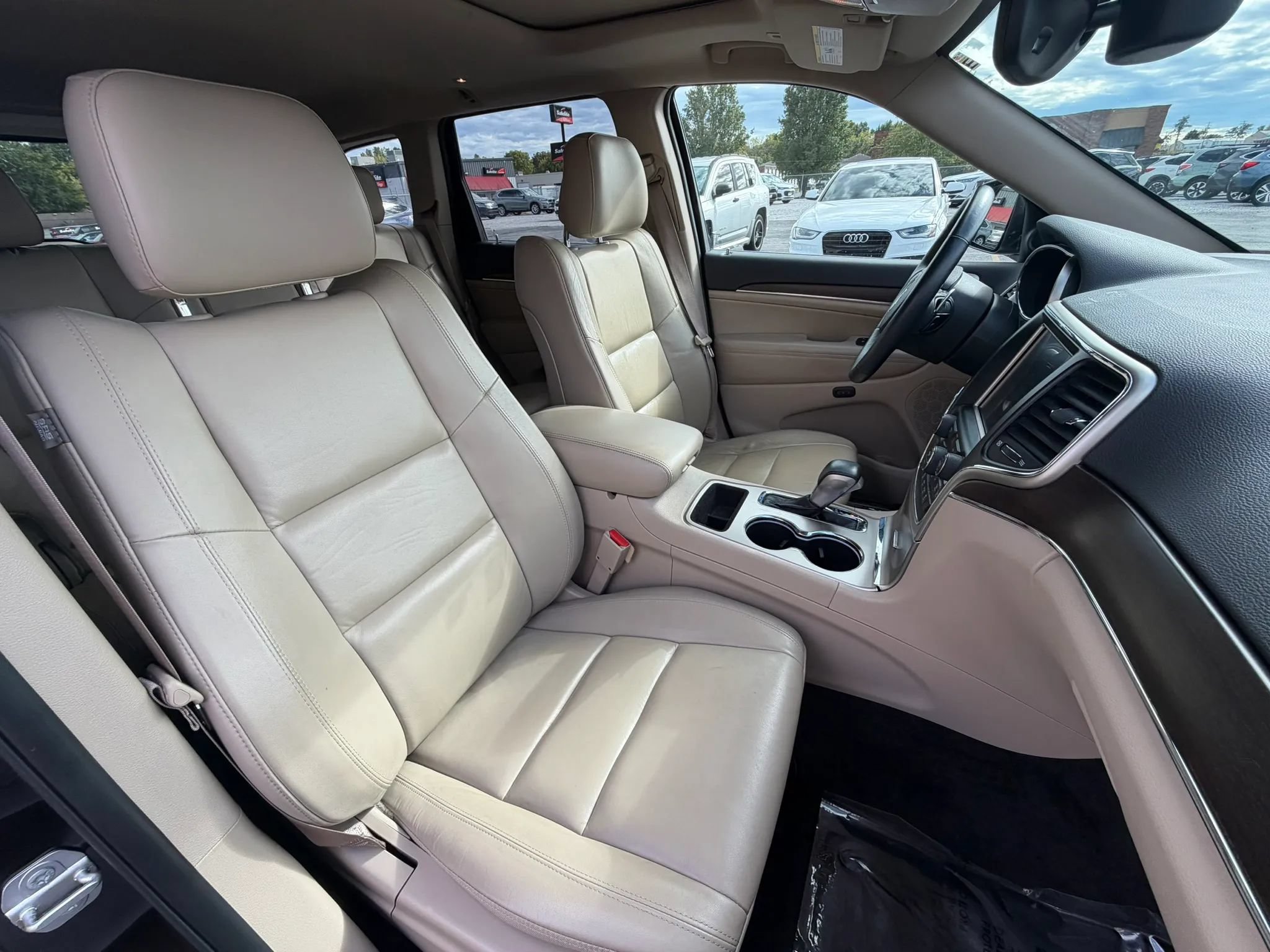 Used 2017 Jeep Grand Cherokee Limited RWD image 26