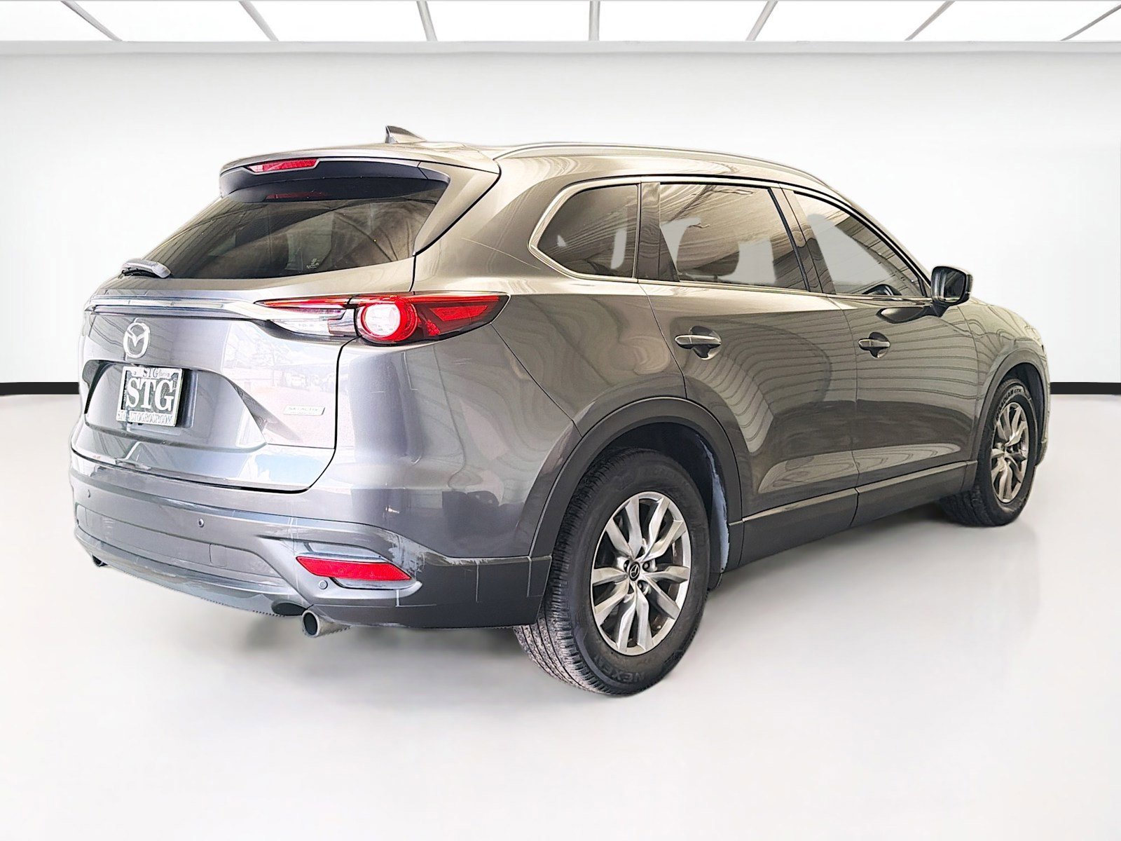 Used 2018 MAZDA CX-9 Touring w/ Touring Premium Package FWD image 4