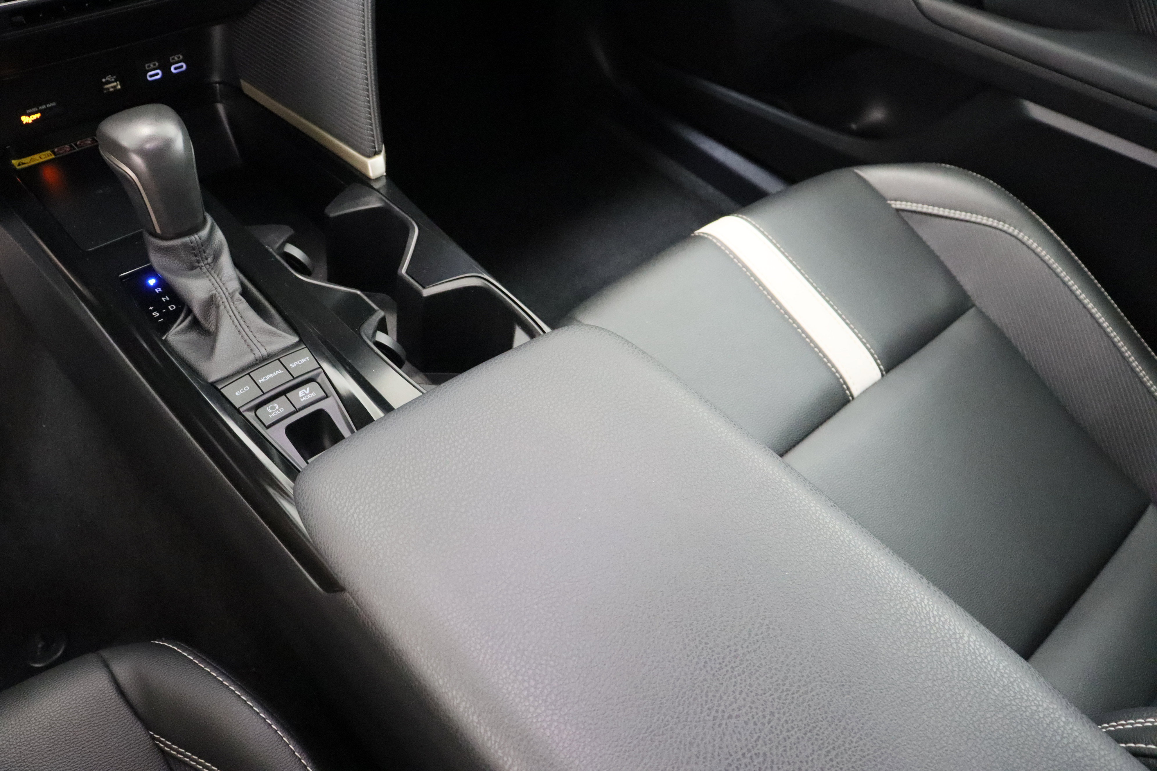 Used 2025 Toyota Camry SE FWD image 16