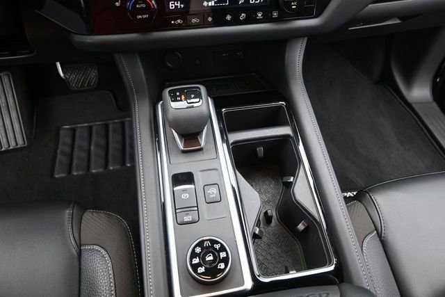 Used 2025 Nissan Pathfinder SL AWD/4WD image 9