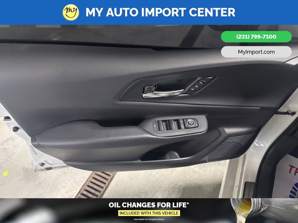 Used 2025 Toyota Prius XSE Premium w/ Limited Premium Package image 10