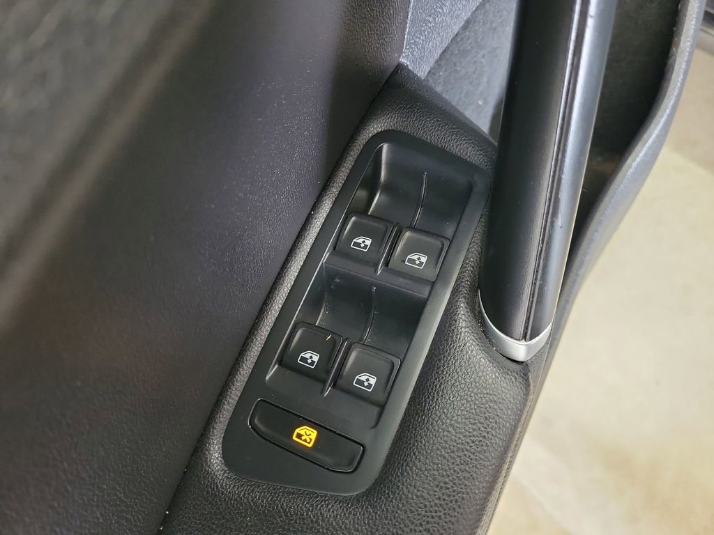 Used 2019 Volkswagen Golf SE image 21