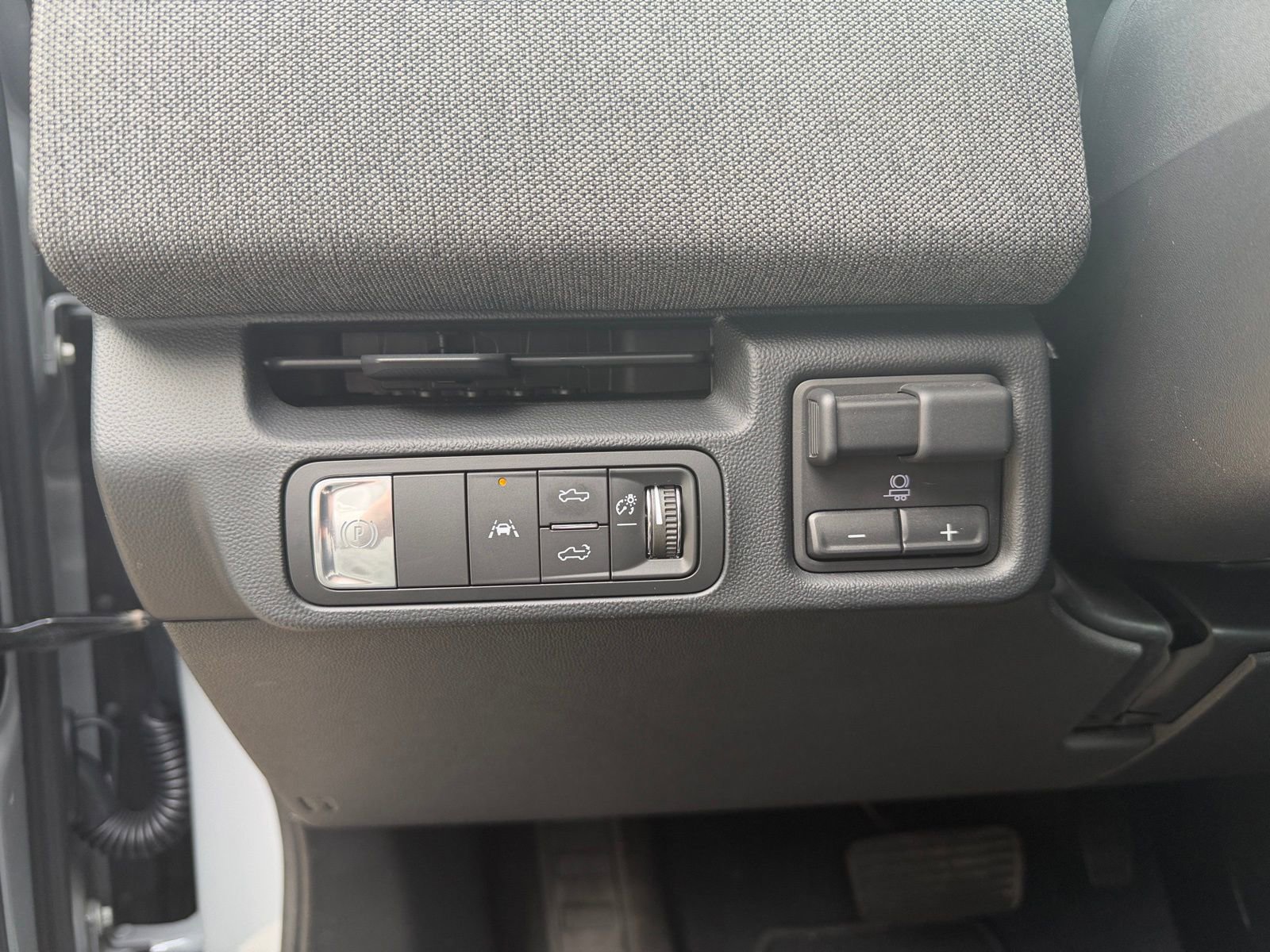 Used 2026 GMC Sierra EV Elevation image 12