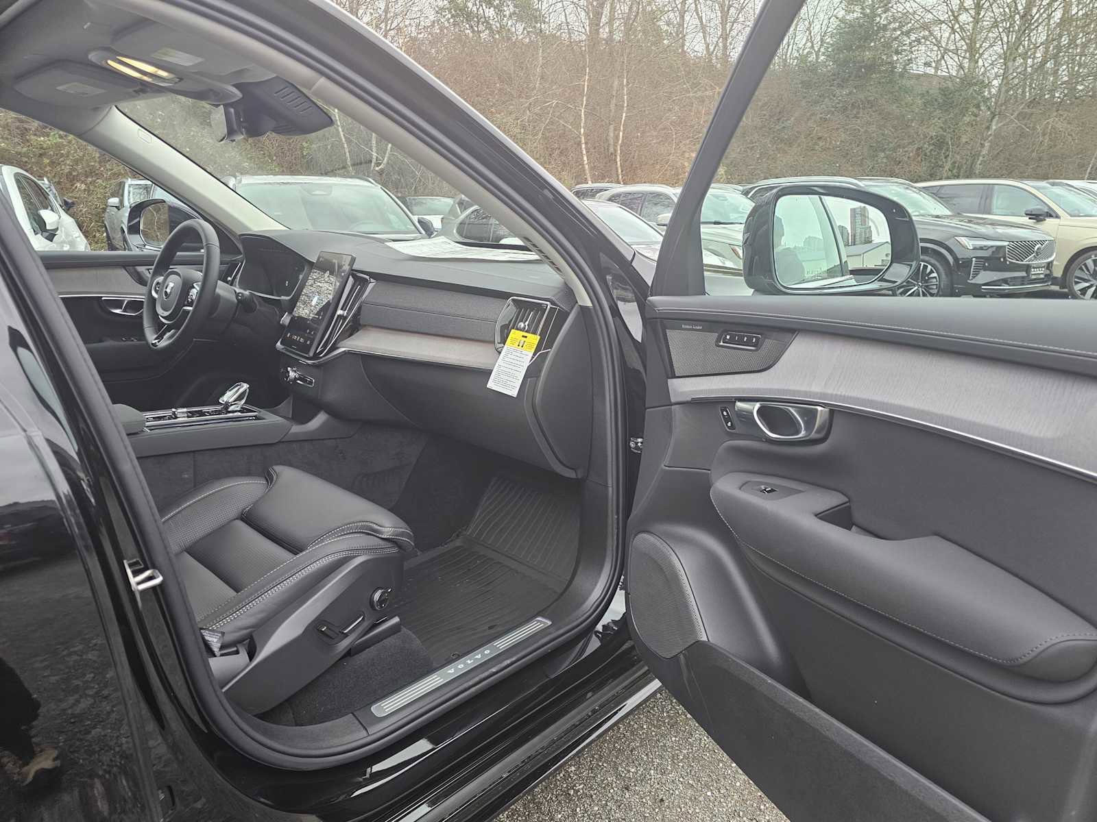 New 2026 Volvo XC90 T8 Ultra w/ Protection Package Premier image 12