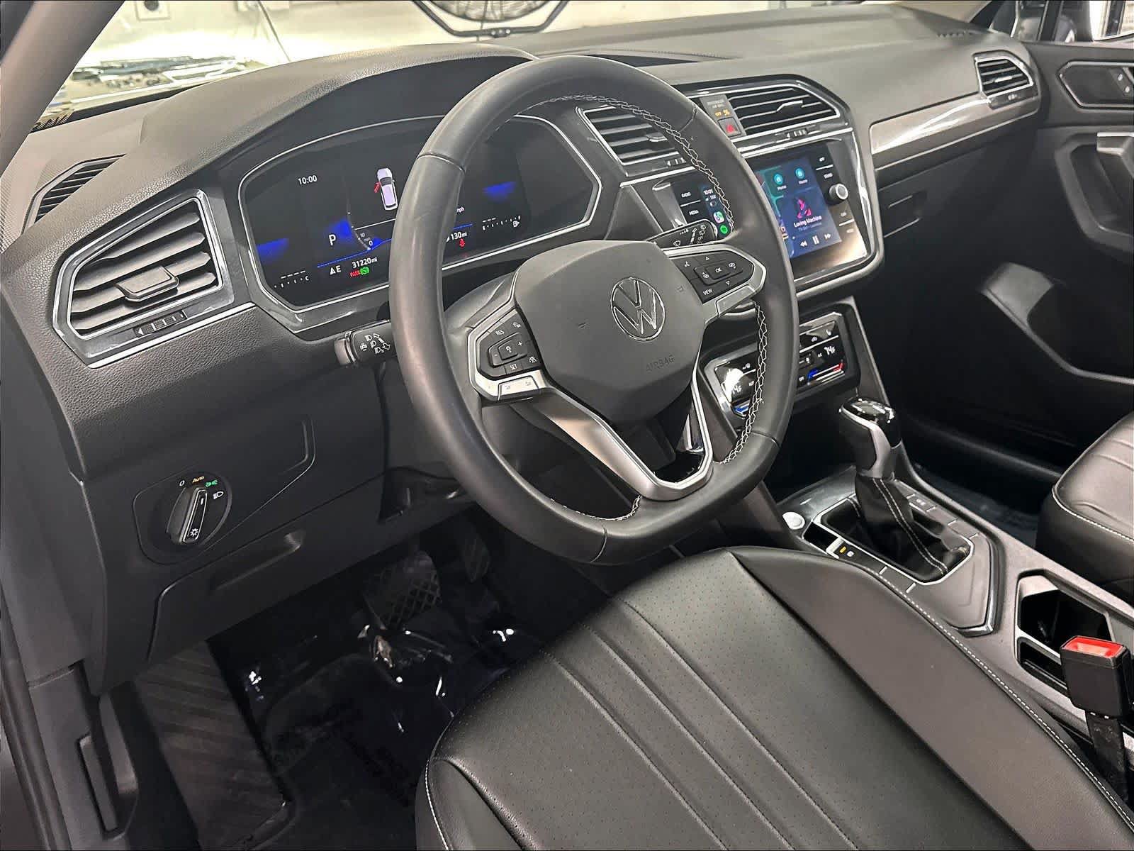 Used 2023 Volkswagen Tiguan SE w/ Panoramic Sunroof Package FWD image 21