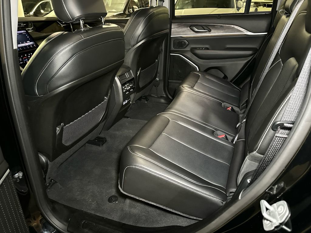 Used 2022 Jeep Grand Cherokee Limited 4xe w/ Luxury Tech Group II image 15