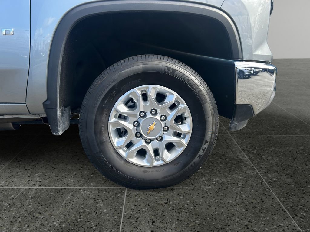 Used 2024 Chevrolet Silverado 2500 LT w/ Convenience Package image 9