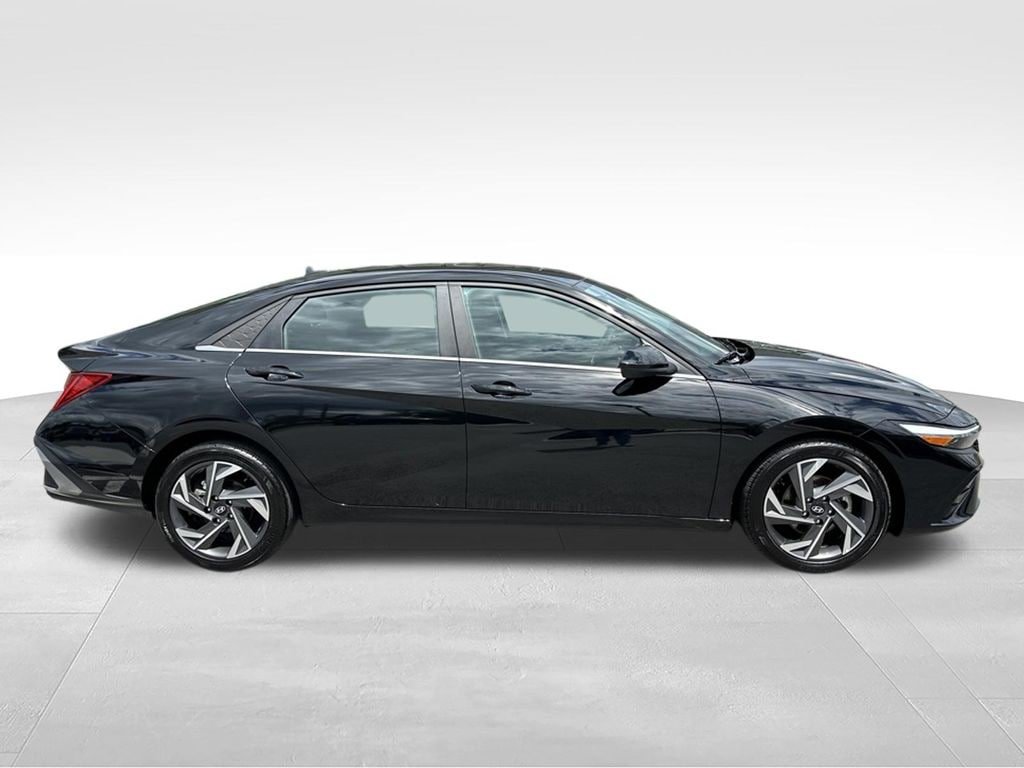 Certified 2024 Hyundai Elantra SEL w/ Convenience Package FWD image 8