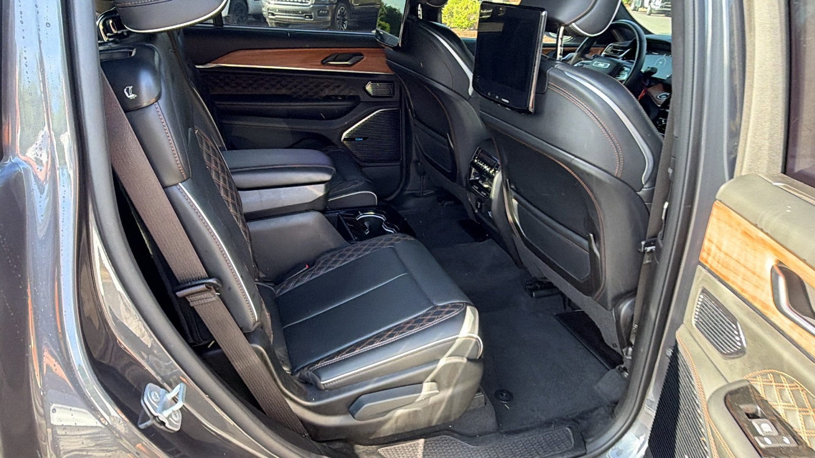 Used 2025 Jeep Grand Cherokee L Summit AWD/4WD image 22