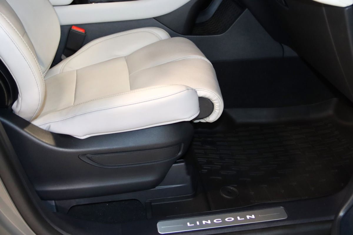 Used 2025 Lincoln Aviator Reserve w/ Equipment Group 201A AWD/4WD image 59