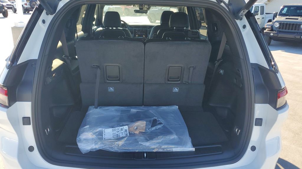 New 2025 Jeep Grand Cherokee L Altitude image 9