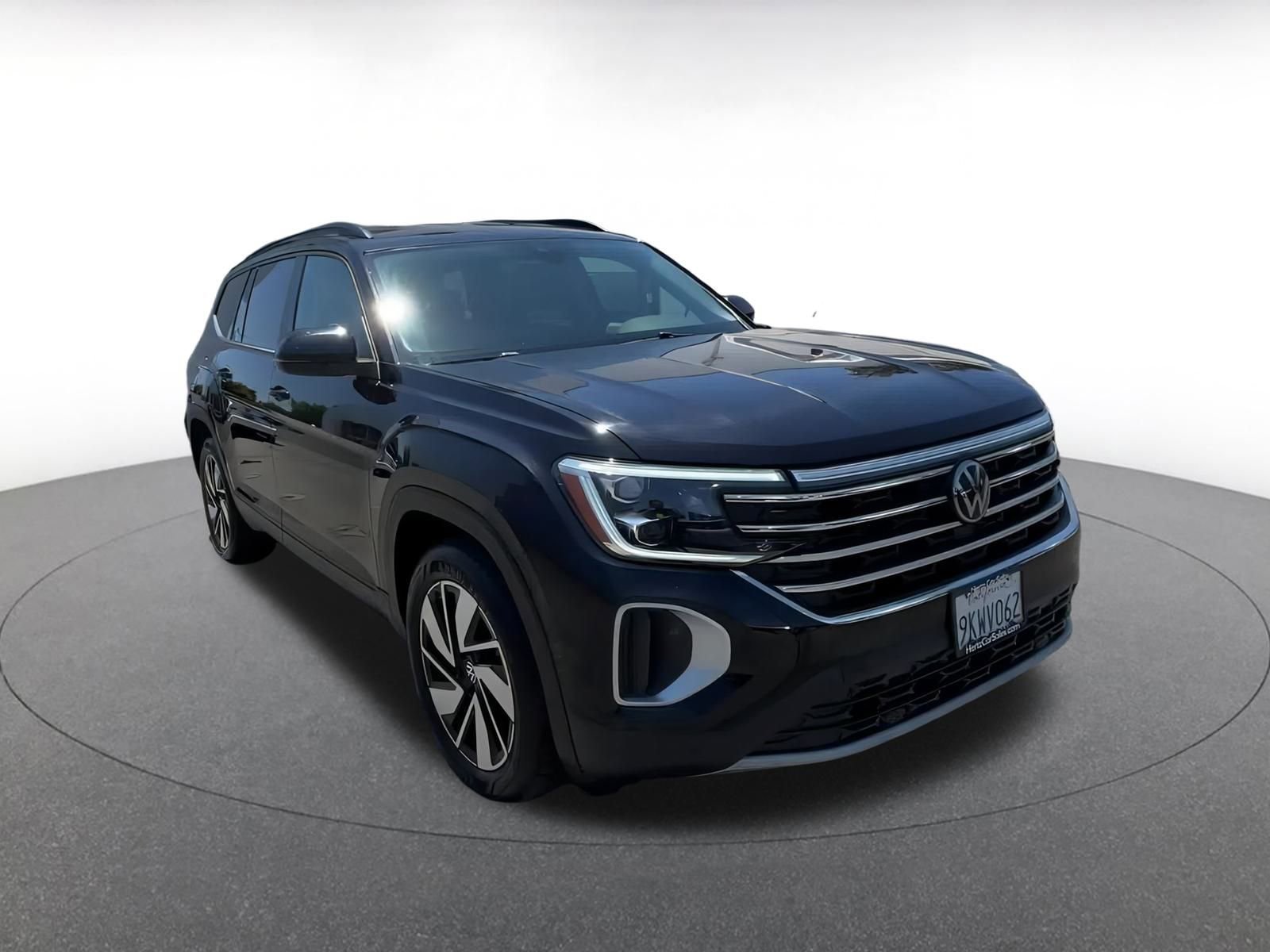 Used 2024 Volkswagen Atlas SE image 3