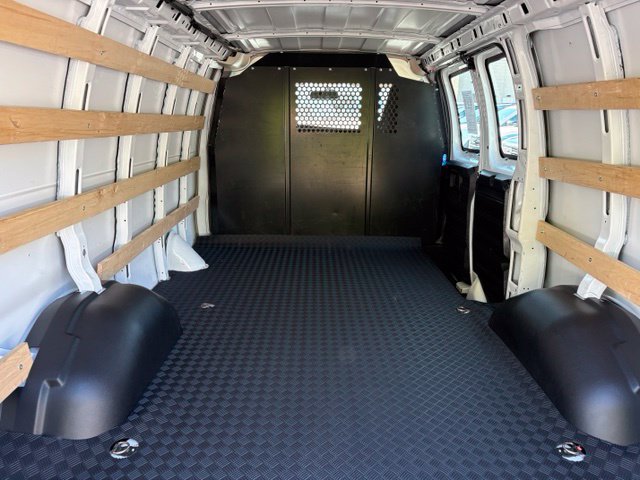 Used 2025 GMC Savana 2500 w/ Driver Convenience Package RWD image 9