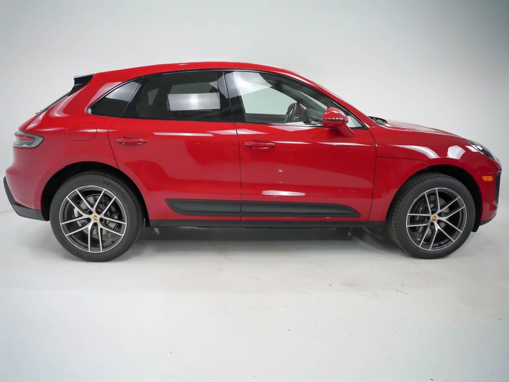 Certified 2026 Porsche Macan AWD/4WD image 9
