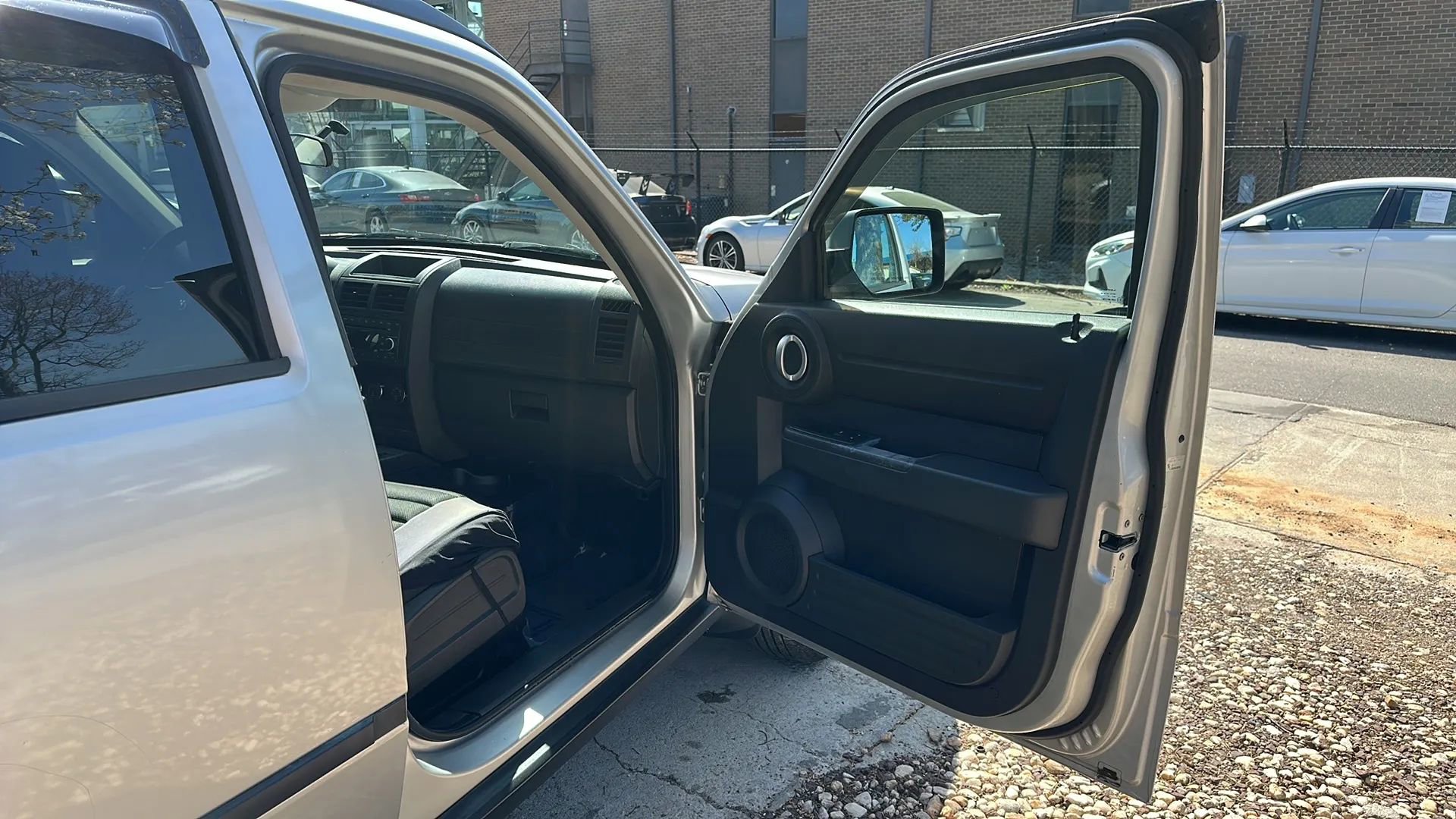 Used 2008 Dodge Nitro SXT image 25