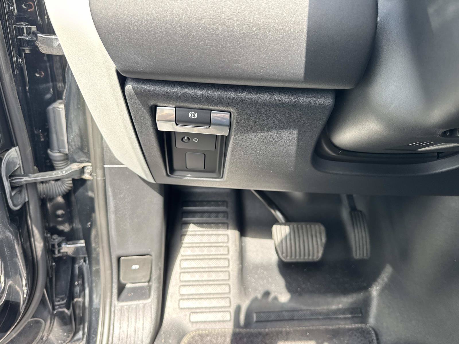 Used 2024 Land Rover Defender 90 S AWD/4WD image 27