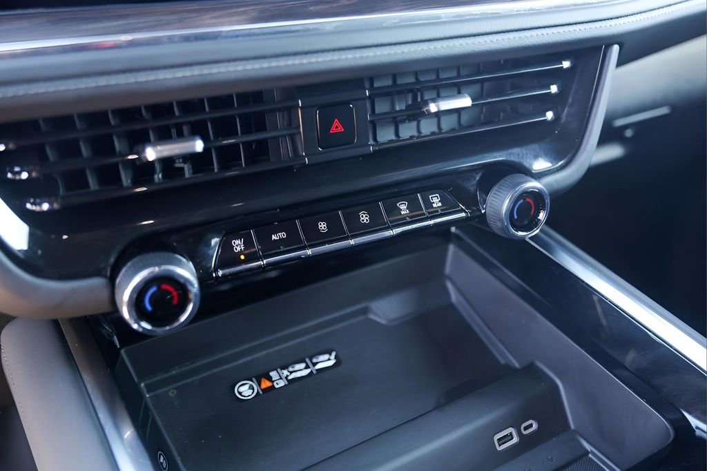 Used 2025 Chevrolet Suburban Z71 AWD/4WD image 19